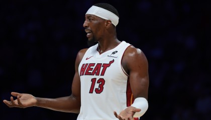 九游官网app下载-攻守兼备！阿德巴约半场12中6拿到17分6板2断1帽 罚球4中4