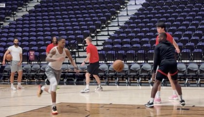 九游官网app下载-记者：混音热身时专门跑了一套围绕杨瀚森低位策应的传切配合