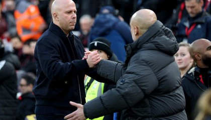 争议？利物浦主帅7轮1胜仍大笑！不满索博染红：放着让曼城进好了